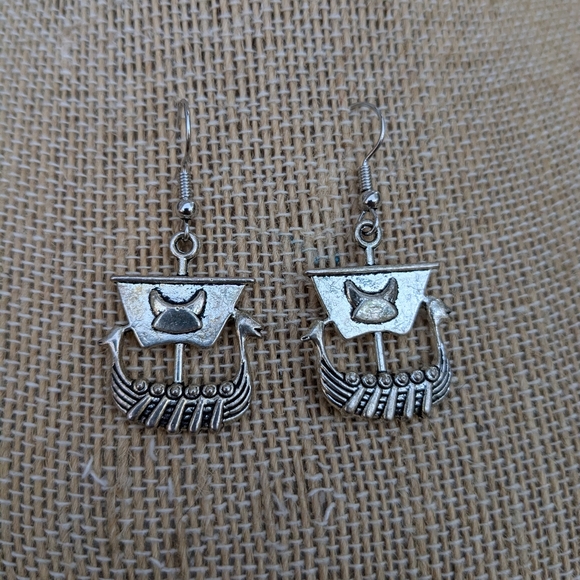 Viking Ship Earrings - Picture 8 of 8